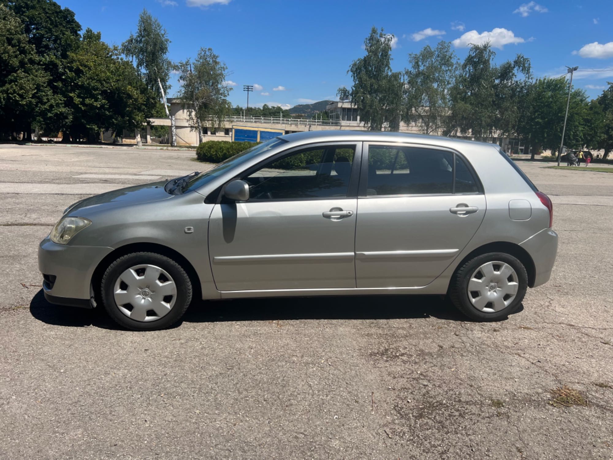 Toyota Corolla 1,4 VVT-I хечбек Регистриран