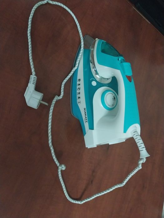 Утюг Scarlett голубой, торг на месте