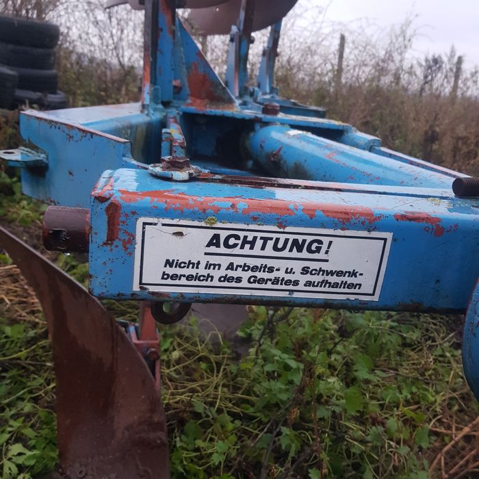 Vând plug reversibil