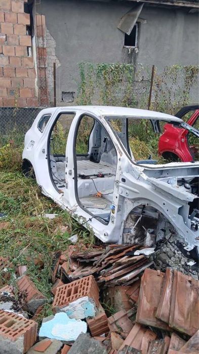 Vand piese caroserie dacia duster hjd plafon aripa spate stlp lonjeron