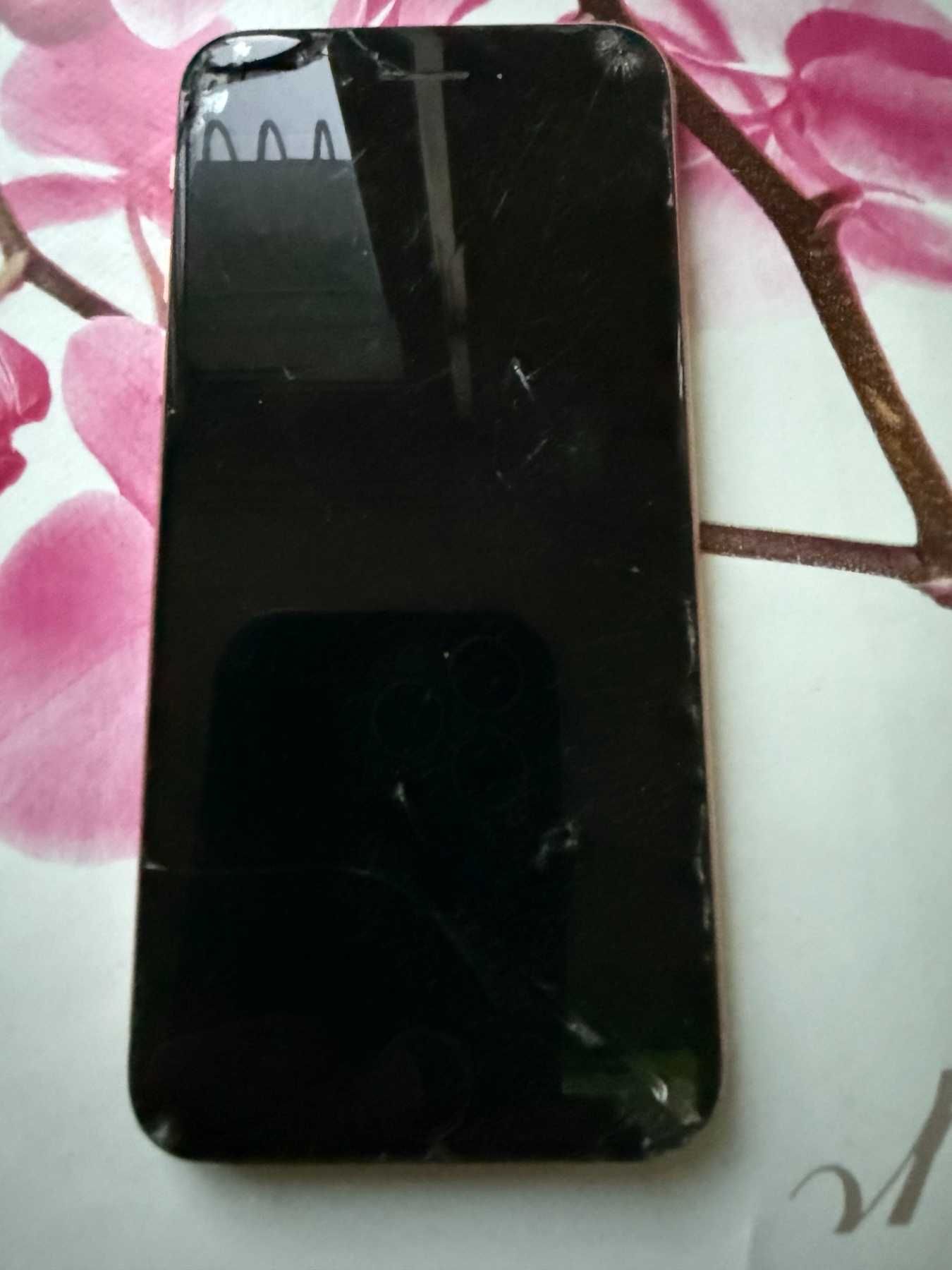 Телефон iPhone 8
