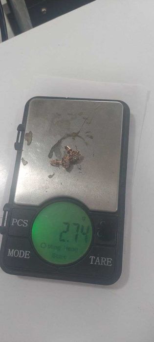 Продаются золотые серьги