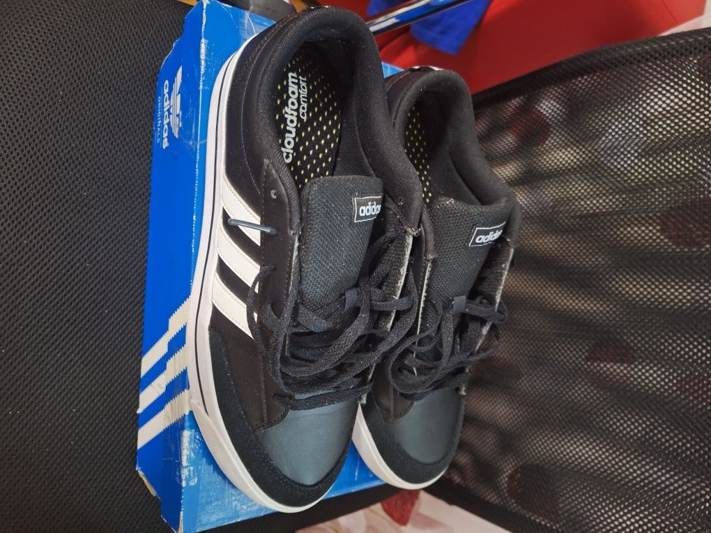 Adidasi Adidas barbati 44 2/3