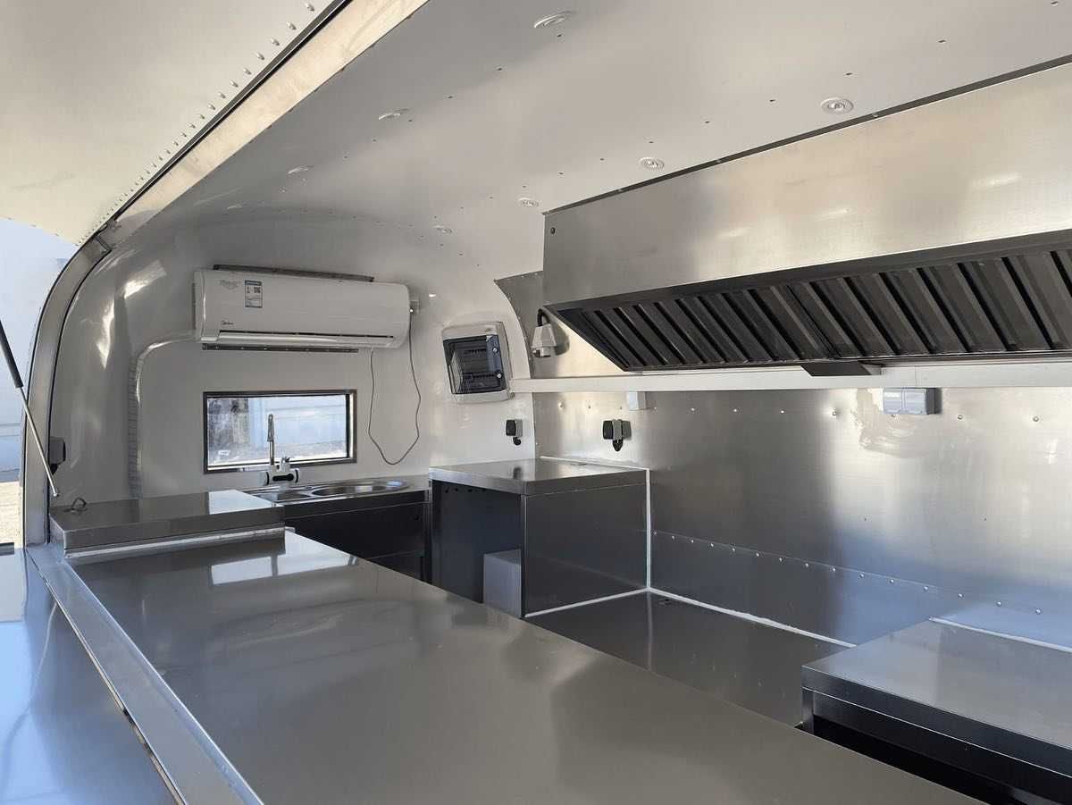 Rulote comerciale  ,FAST FOOD, STREET FOOD, FOOD TRUCK Airstream 4.8M