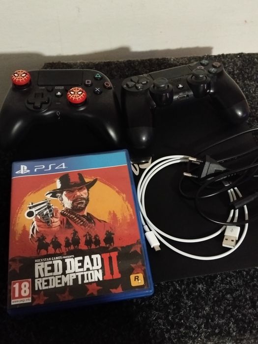 PlayStation 4 Pro 1TB plus joc și 2 manete