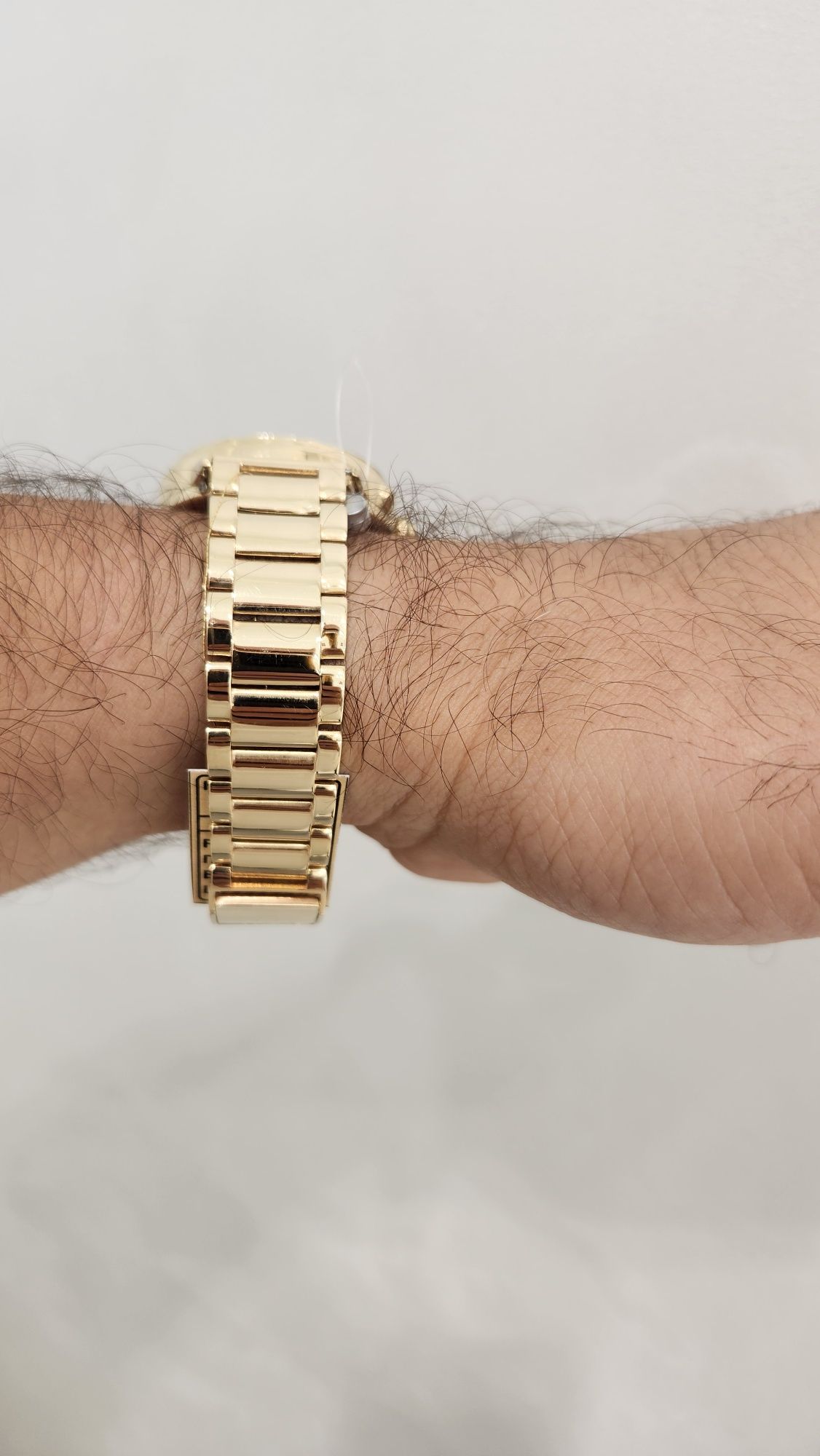 Женские золотые часы Rolex.