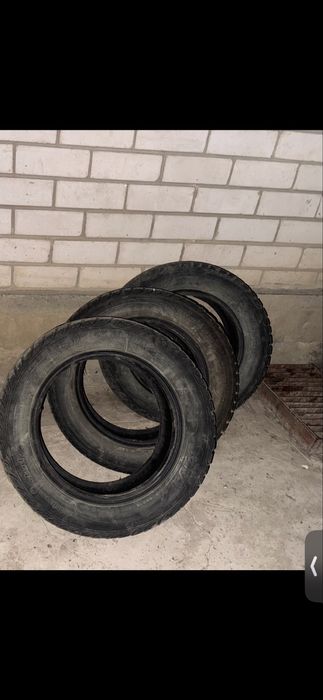 Продам зимние шины 30000