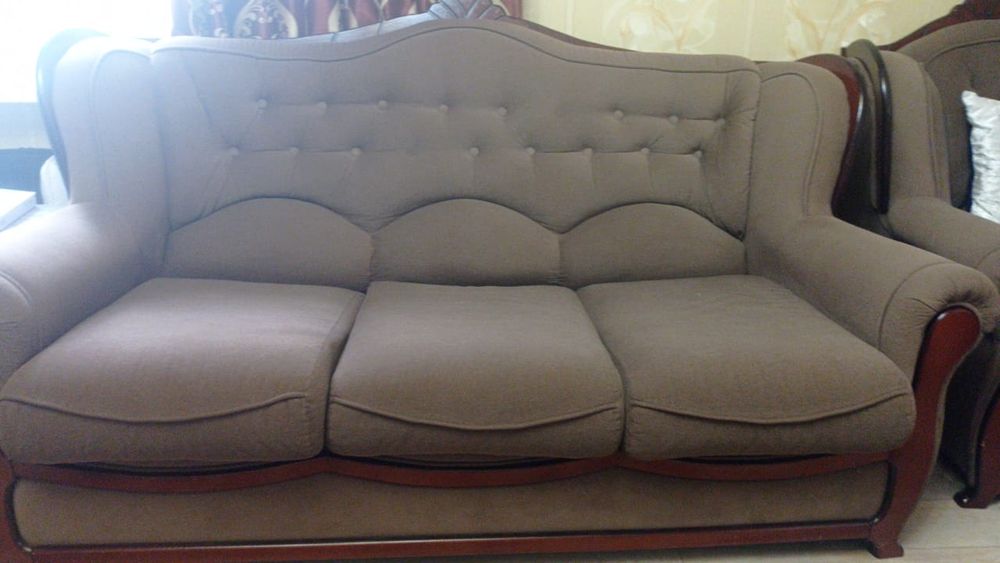 Диван с двумя креслами