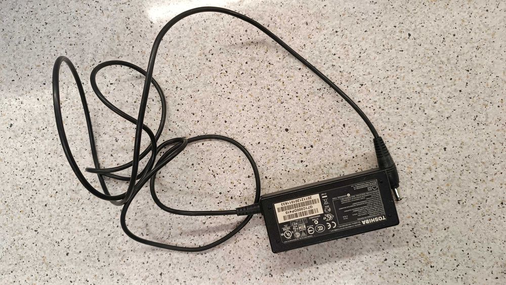Зарядно за лаптоп 19V 3.42A  букса:5.5x2.5 мощност 65W Charger Toshiba