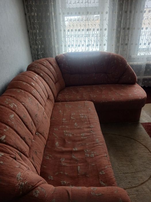 Угловой диван продам