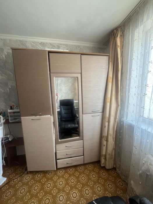 Шкаф бесплатно отдам.