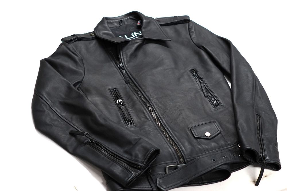 Продавам дамско яке от  естествена кожа, размер  L, без забележки цена