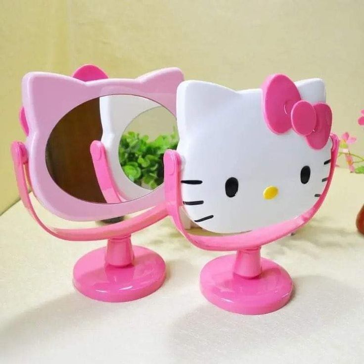 Oglindă pt makeup Hello Kitty roz siclam sau roșu Oglindă cu picior