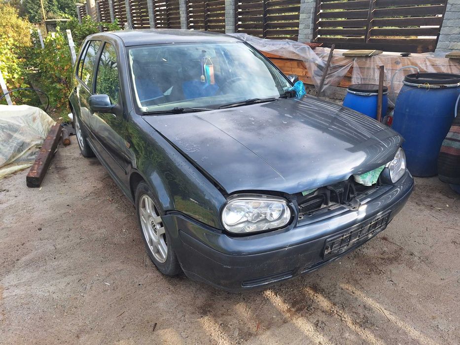 VW Golf 4 на части