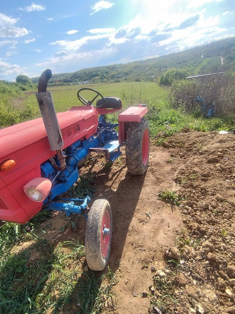 Tractor Fiat 300