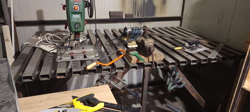 Vând masă de sudură