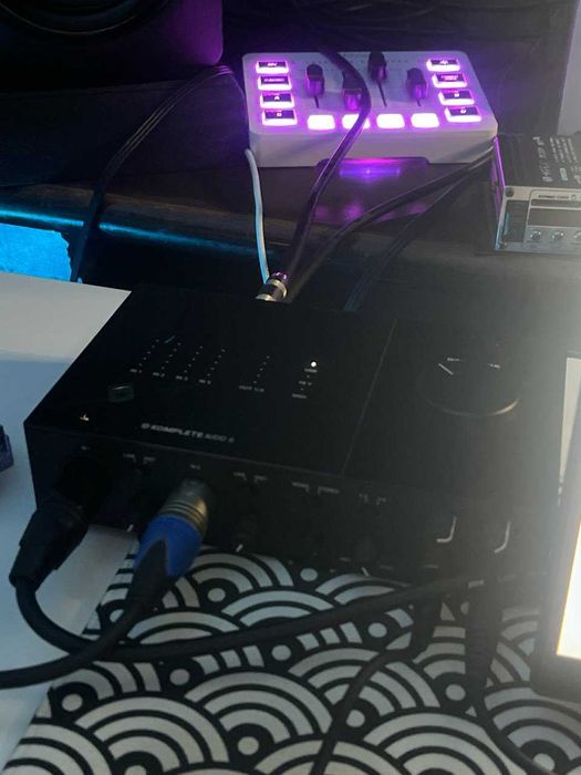 Звуковая карта Native Instruments Komplete Audio 6 MKII