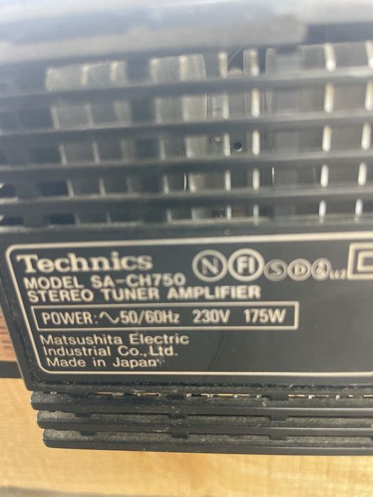 Част от стерео система усилвател с тунер TtEHNICS sa-ch 750