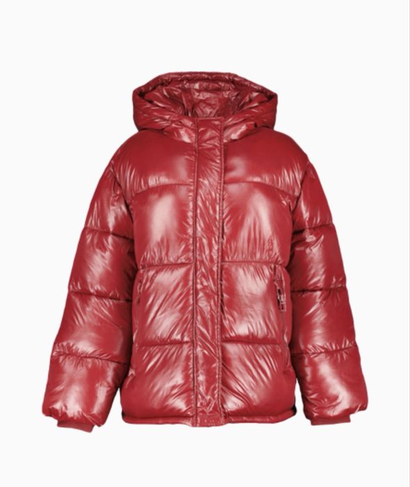 Чисто ново червено яке