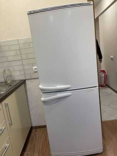 Продам современный , рабочий холодильник