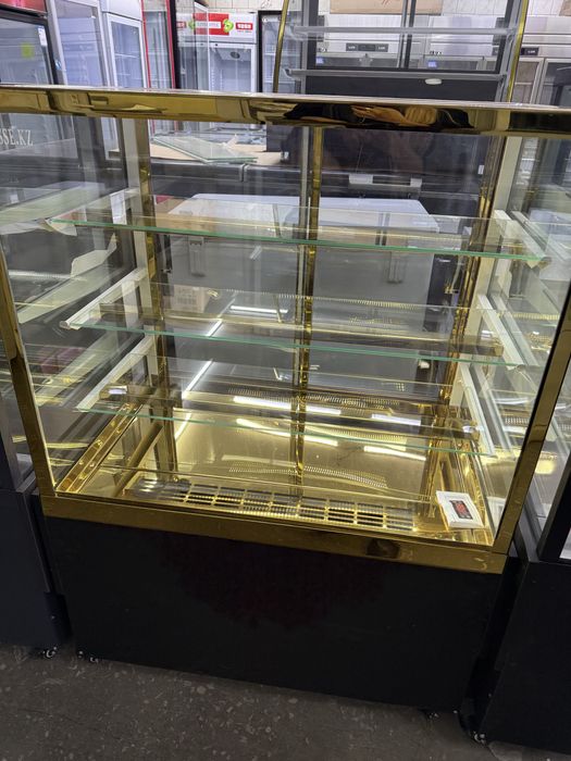 Продам холодильную витрину, новая