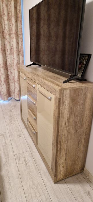 Comoda pentru televizor cu sertare