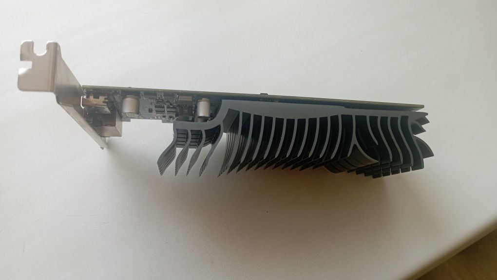 Продам видеокарту Gt1030 GDDR5 2gb