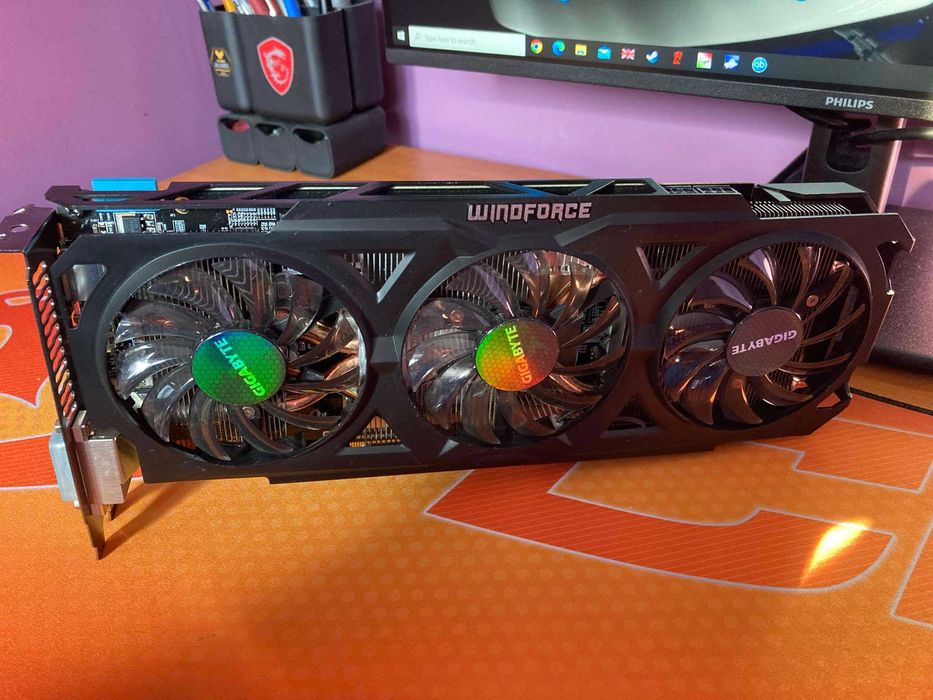 Видео карта GIGABYTE AMD RADEON R9 270X OC windforce 2GB/256 BIT GDDR5