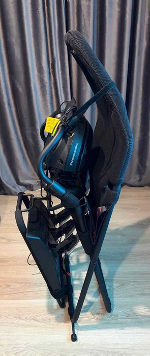 Simulator racing Thrustmaster T300 GT RS si Playseat Challenge Actifit