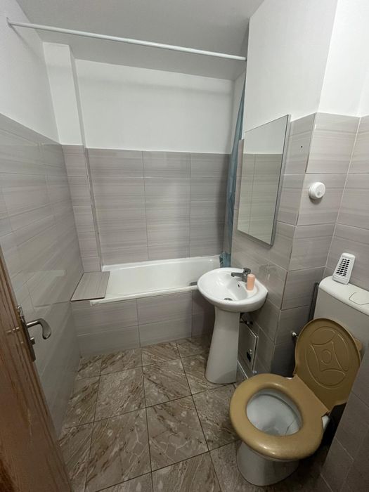 Vând garsonieră str. Unirii, et. 3, cu balcon