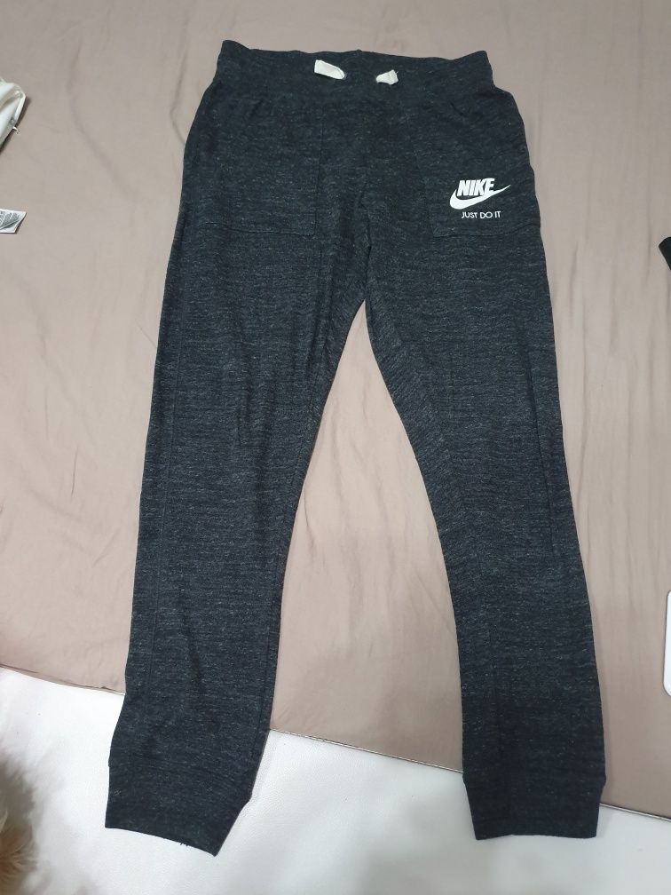 Pantaloni Nike .