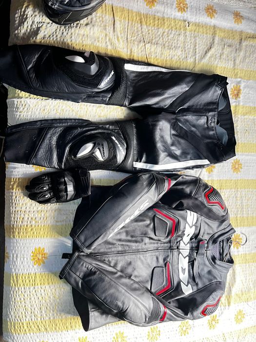 Vând echipament Moto complet ,omologat