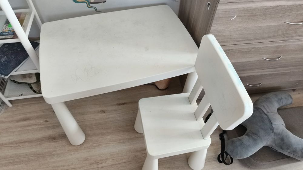 Продам детские стол и стул вместе