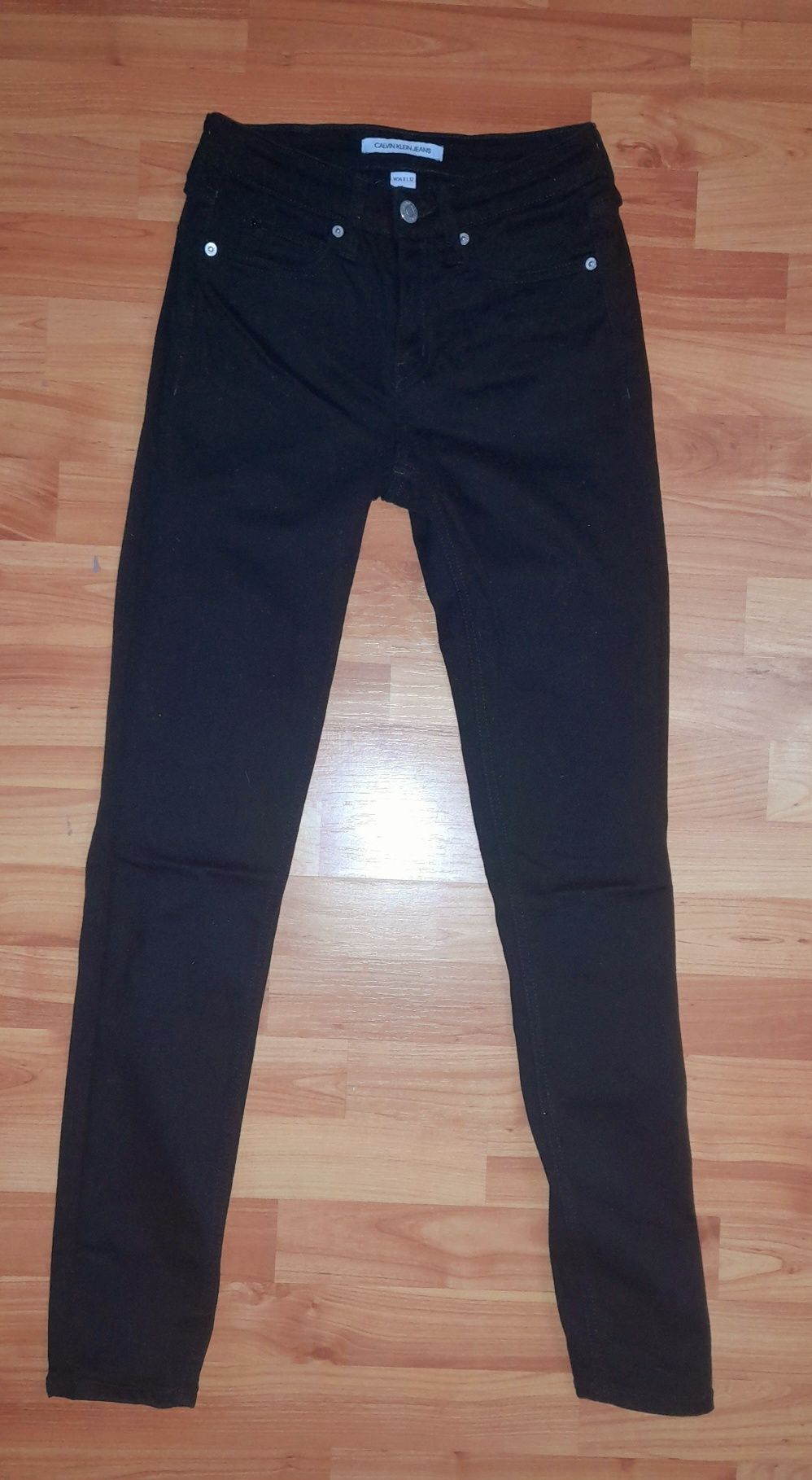 Pantaloni calvin Klein jeans mărimea xs