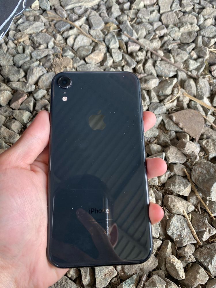 Продам iPhone XR