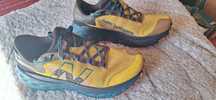 vând adidași New Balance mărimea 49