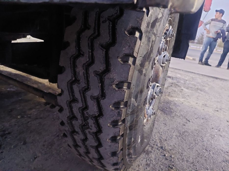 Avtokran sotiladi 18 m 16T ivanoves balonlari 97%  
Yili 1996  Ishlab