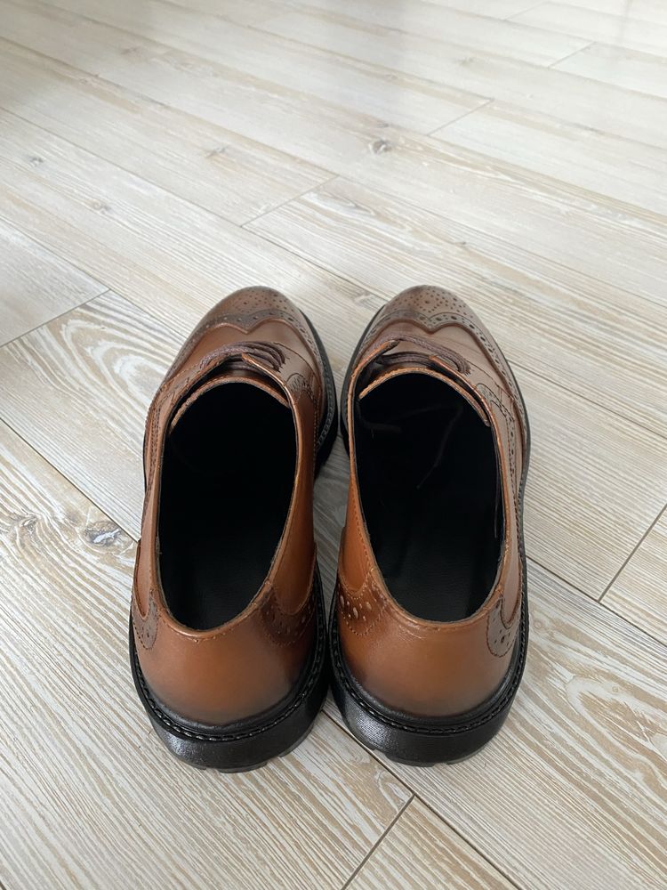 Pantofi de piele. Maro/Negru