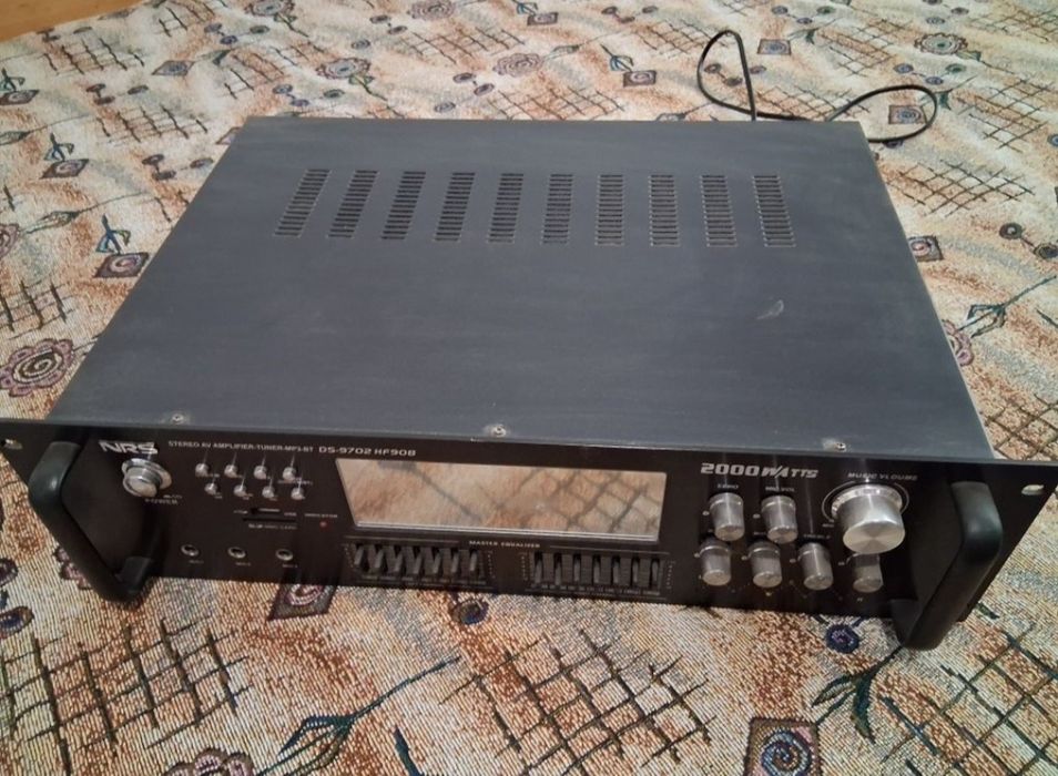 Усилвател за музика и домашно кино