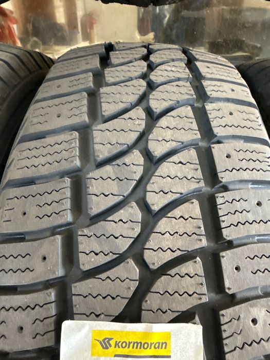 Нови зимни гуми 235/65/16С