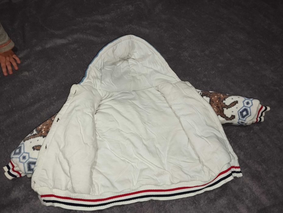 Продам детскую куртку подходит как и для мальчиков так и для девочек