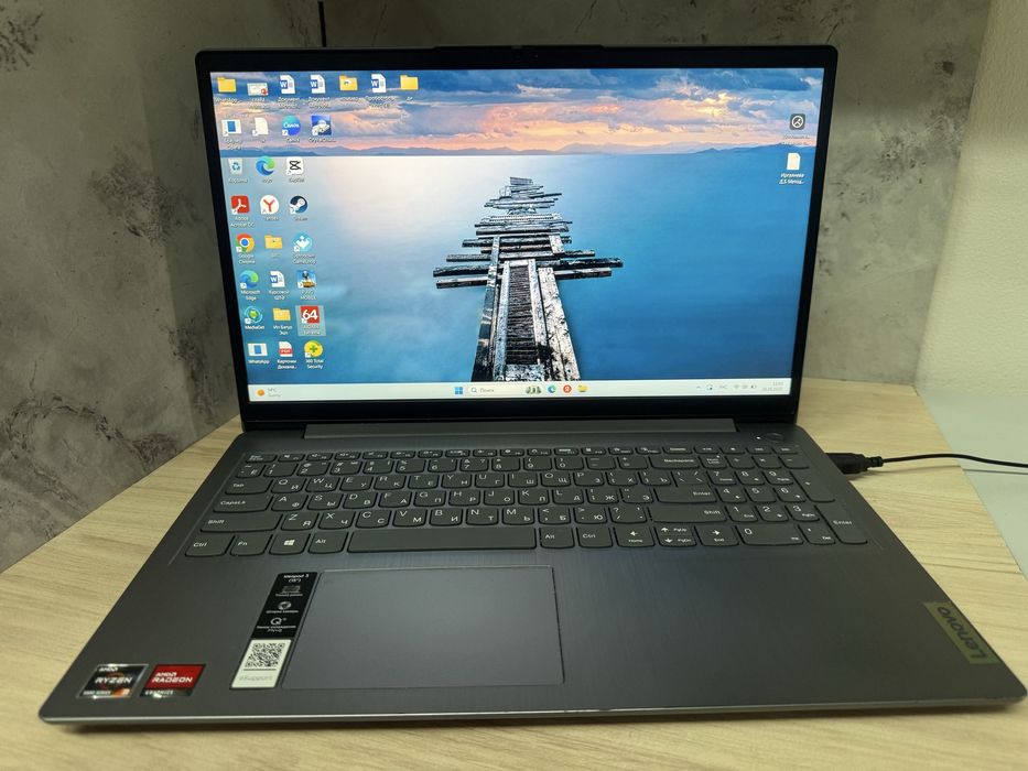 Ноутбук Lenovo 82KU