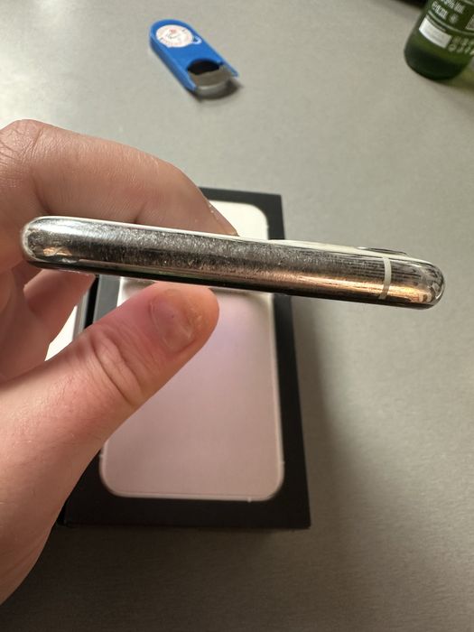 Продавам iphone 11 pro 64GB