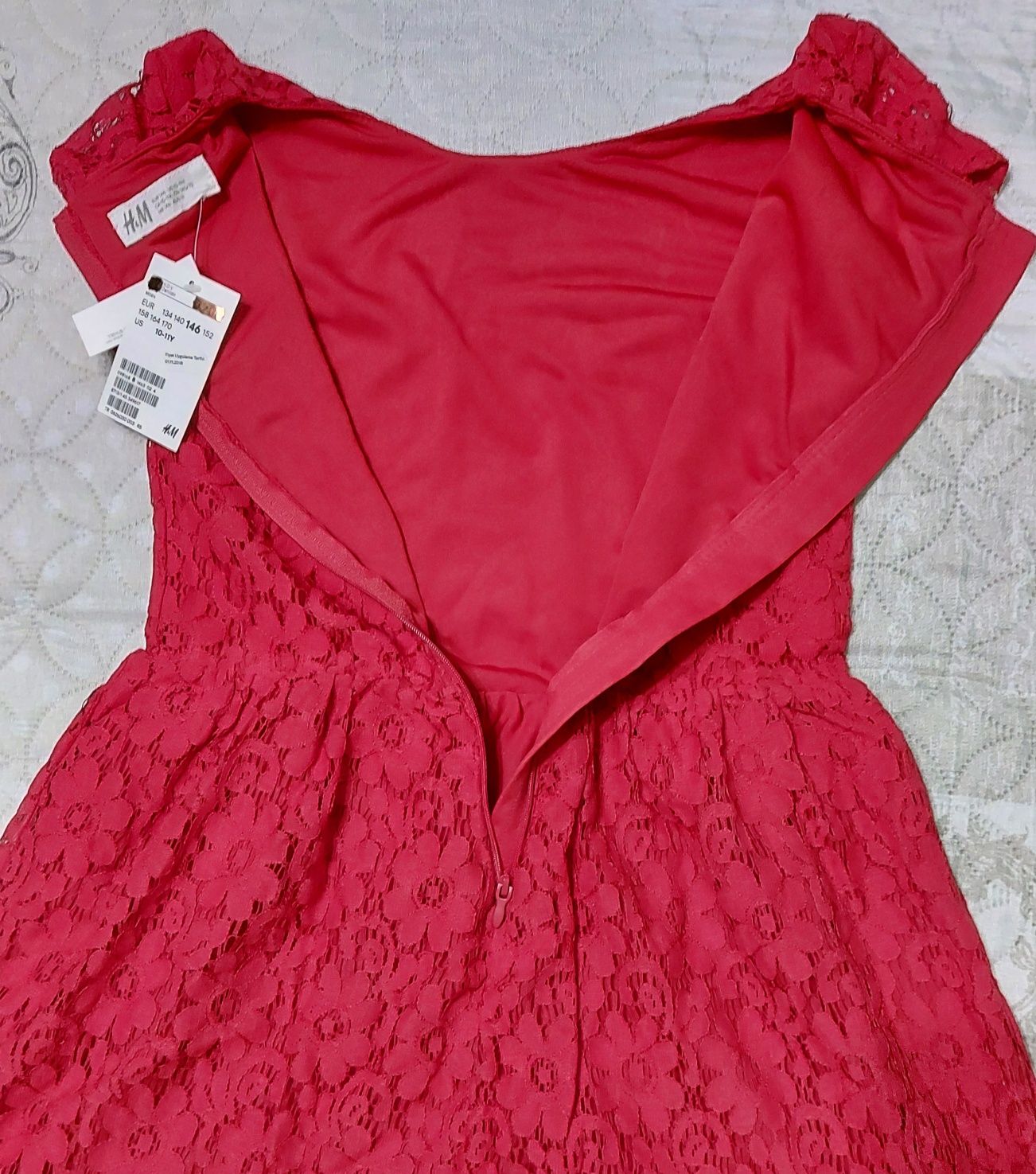 Нова с етикет рокля на H&M за момиче 146 см.