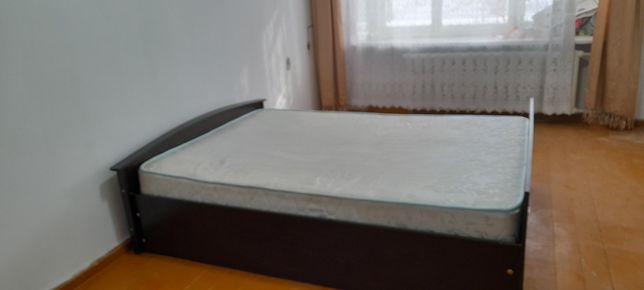 Продам не дорого кровать с матрасом