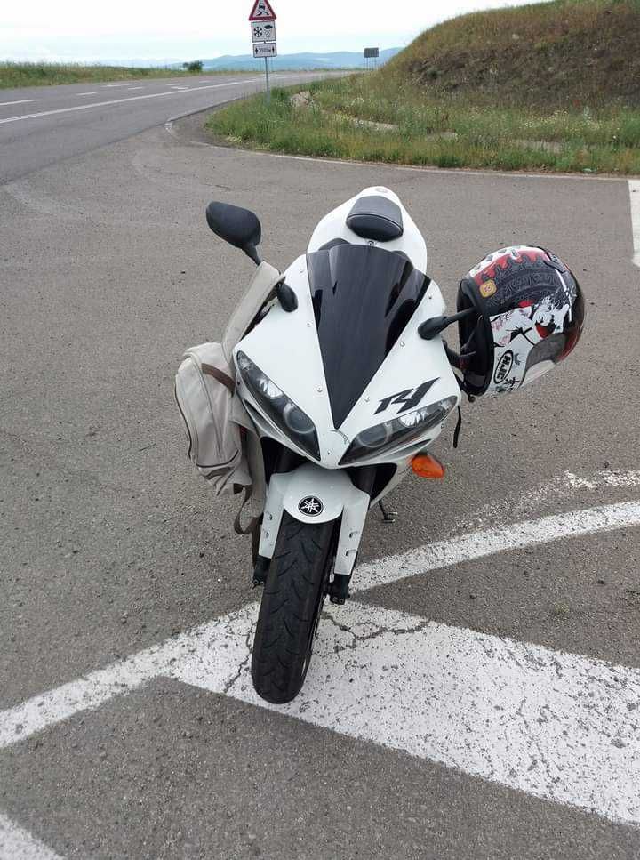 Yamaha YZF R1 бял