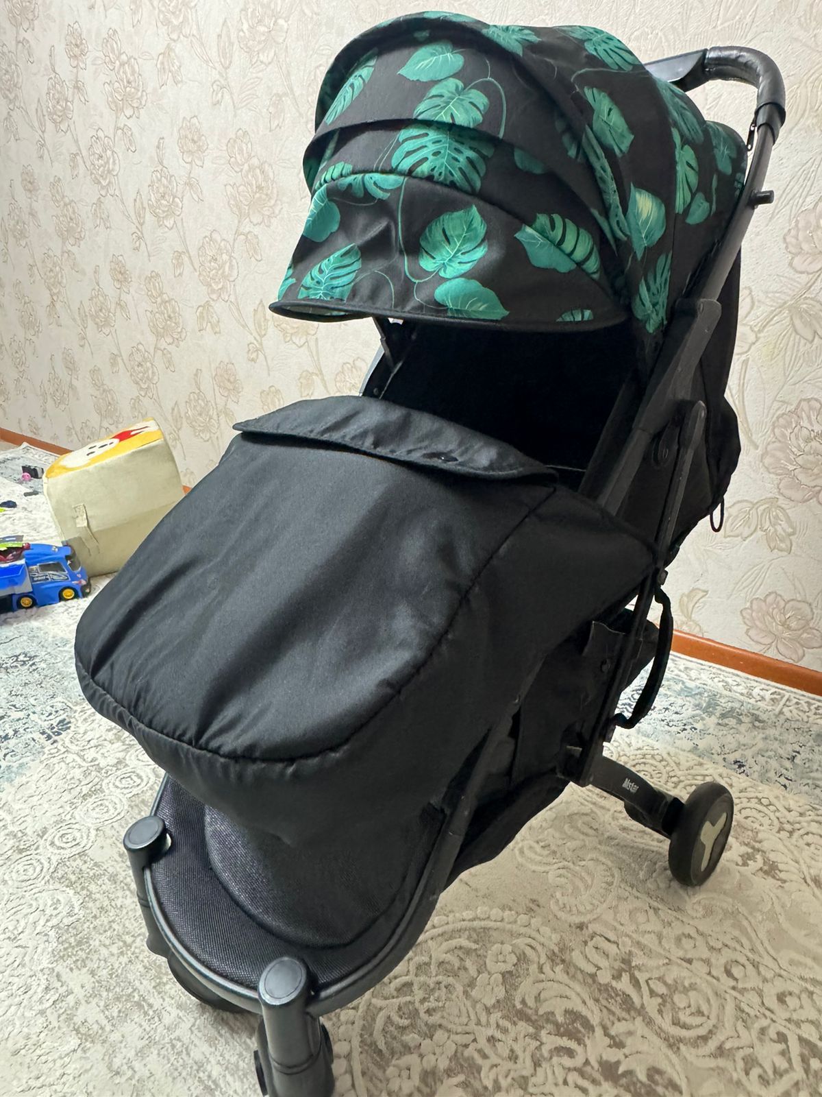 Продам прогулочную каляску