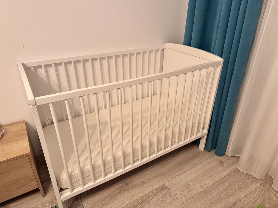 Pachet mobilier bebe – Pat lemn 120×60 + Saltea + Pernă de alăptat