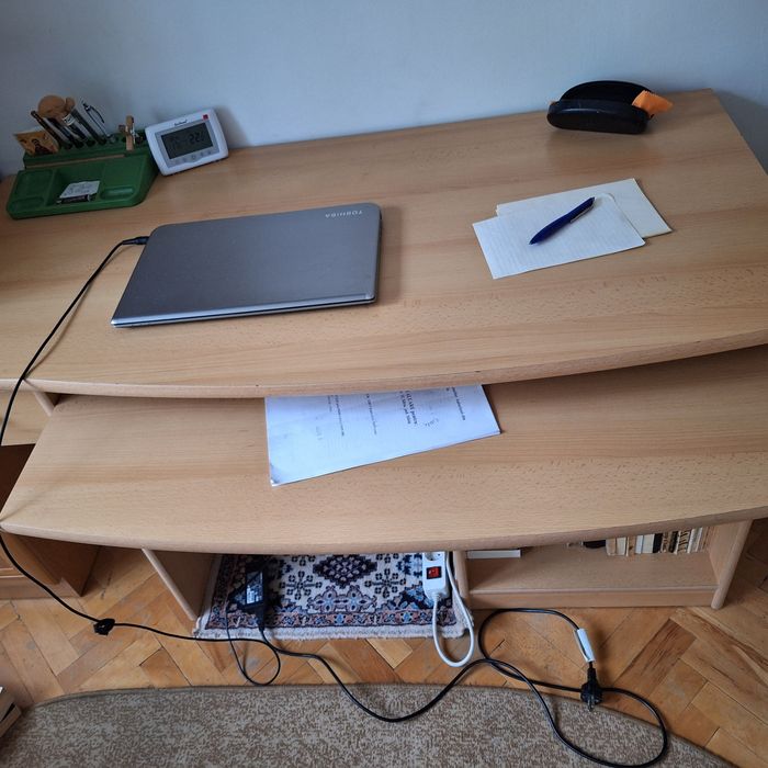 Birou cu două  suprafețe