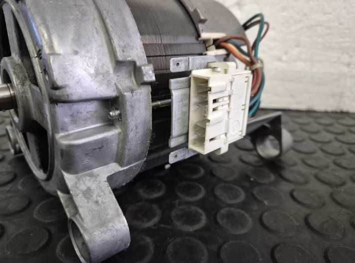 Motor masina de spalat Indesit Hotpoint 6 pini Nidec / R20